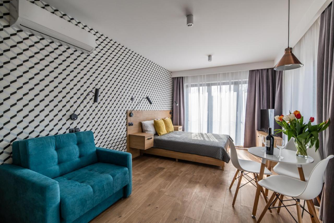 Square Apartment *